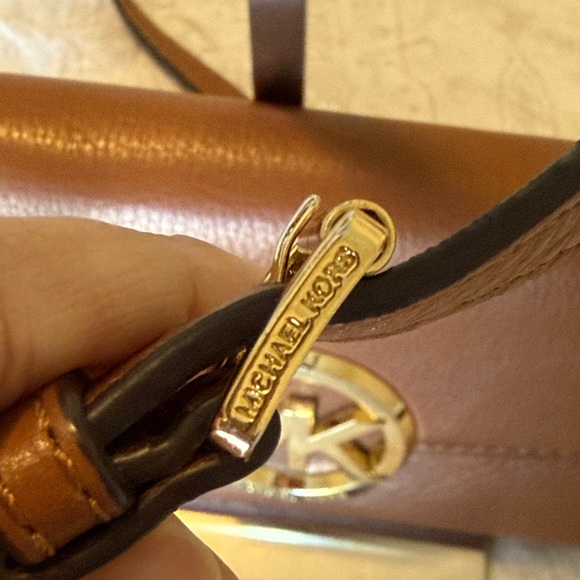 Michael Kors Tan Leather Crossbody Bag with Gold Accents - Picture 3 of 13